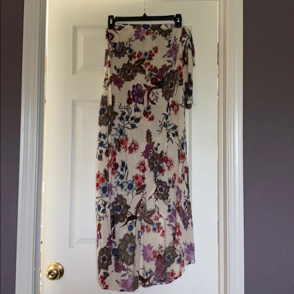 Side tie skirt
